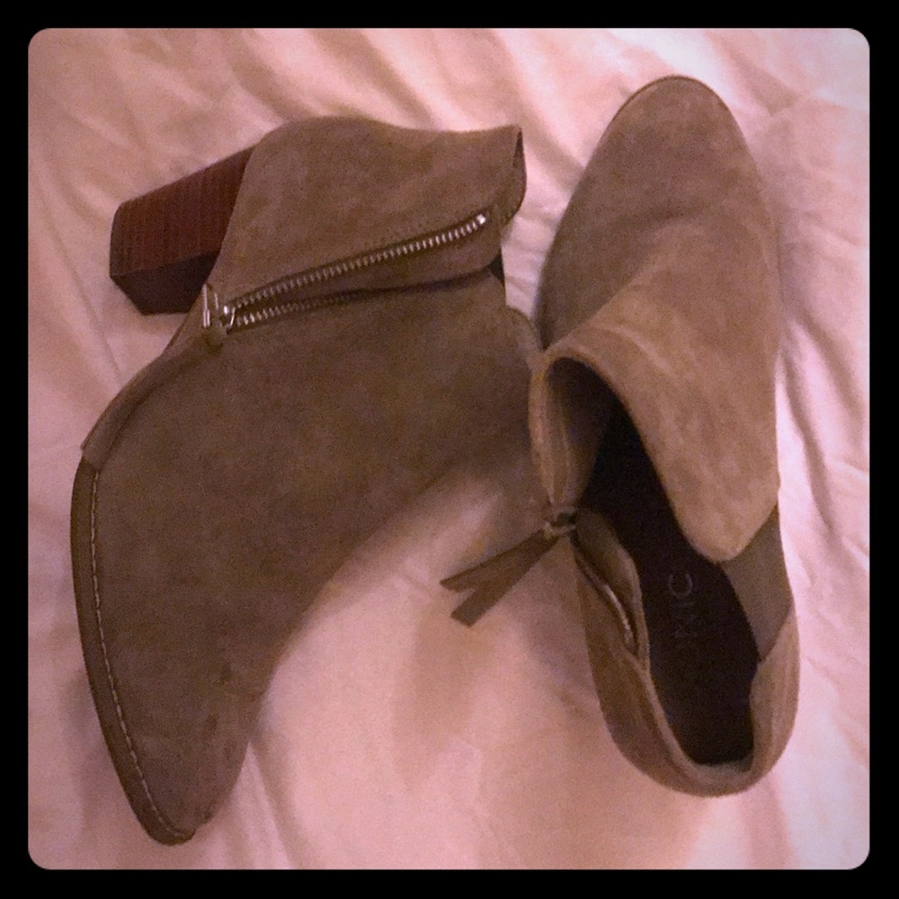 Vionic booties